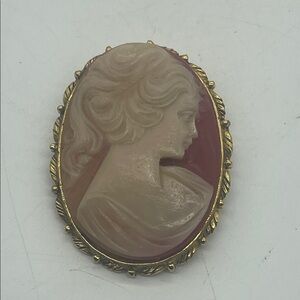 Vintage Gold and Cream Cameo Brooch
